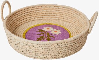Bild av charmig och funktionell brödkorg med broderi