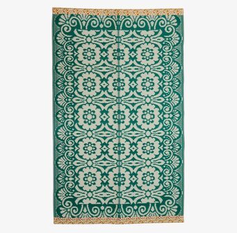 Bild av grön och offwhite plastmatta med blommönster