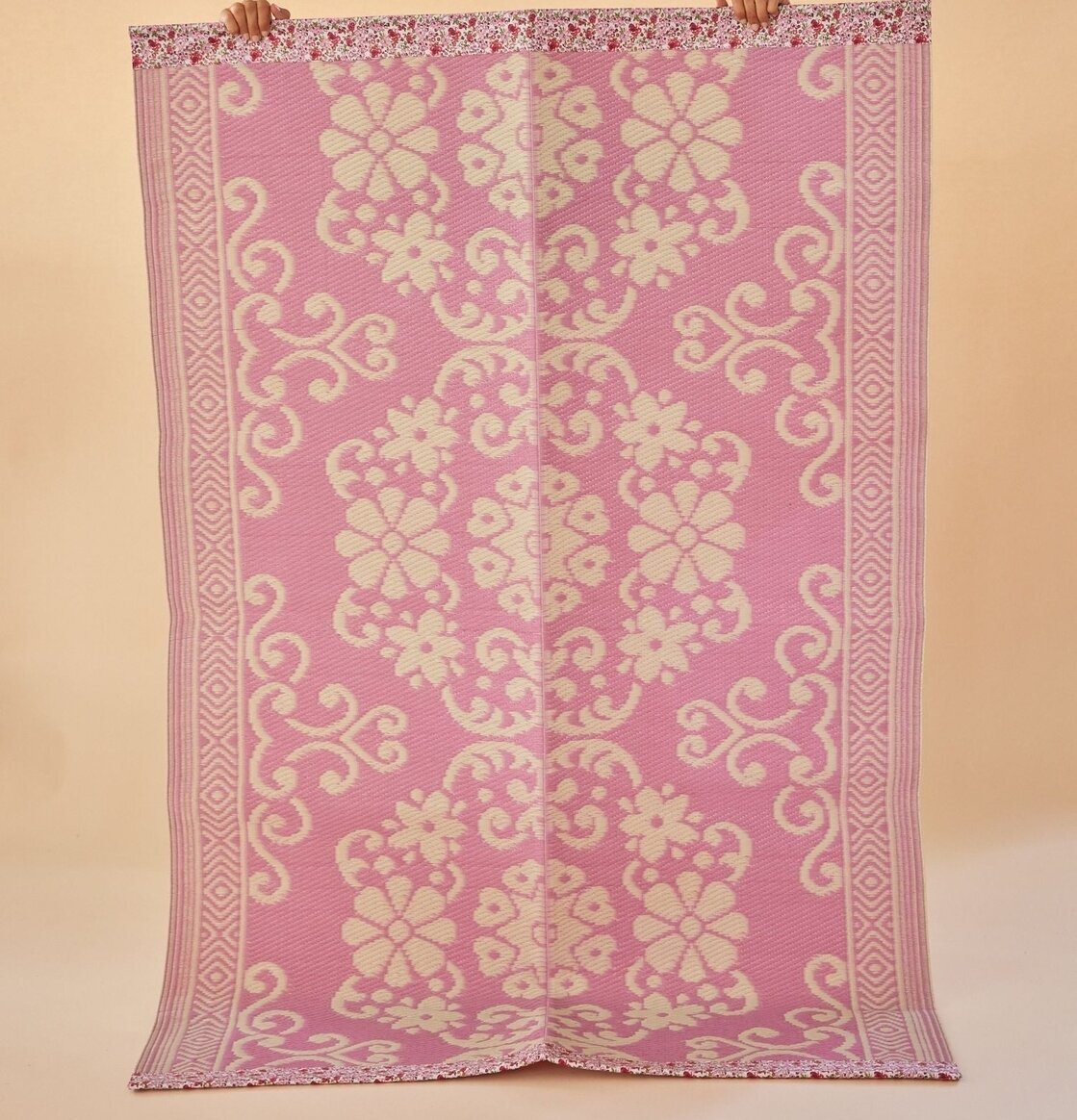 Plastmatta Pink/OffWhite från Rice med blommigt mönster