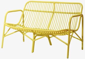 Bild av en mjukt gul soffa för två med rundade hörn