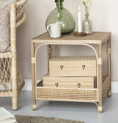 Bild av stilfull inredning med naturliga element