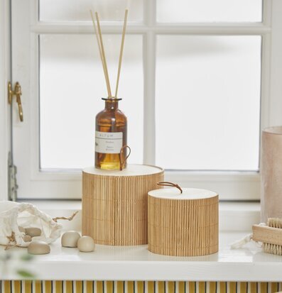 Bild av harmonisk interiör med naturliga element