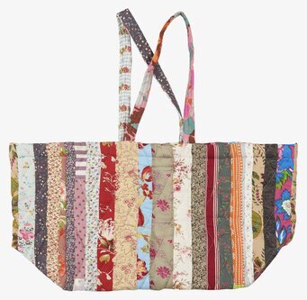 Foto av uttrycksfull väska med färgstark patchwork