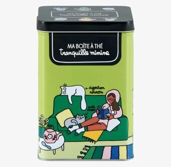 Bild av färgglad teburk med katter och avkoppling