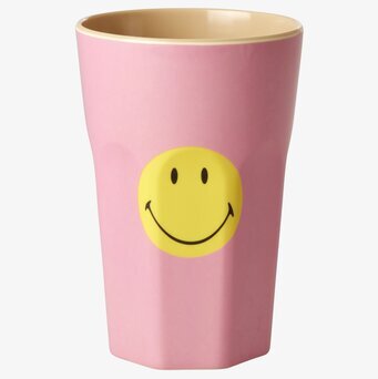 Bild på ljusrosa mugg med smiley och naturfärgad insida