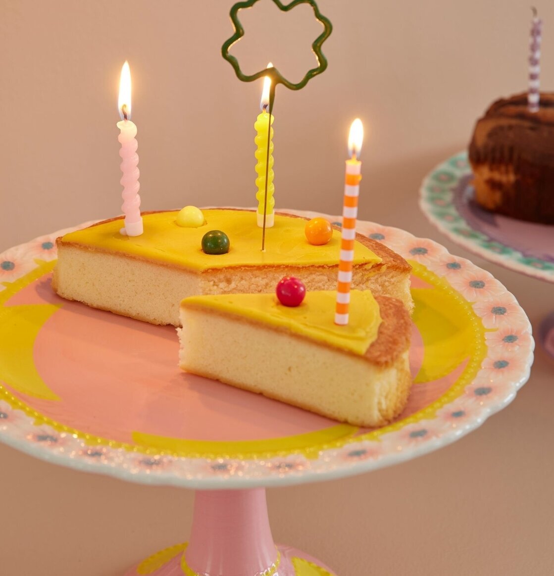 Kak/tårtfat Yellow Flower Design från Rice med blommönster