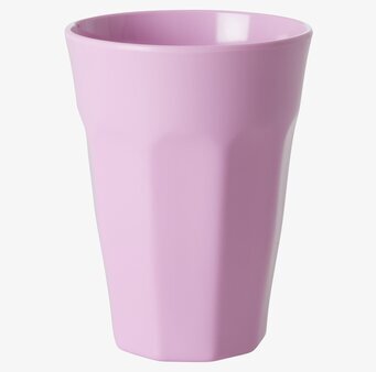Foto av rosa lattemugg med elegant och enkel design