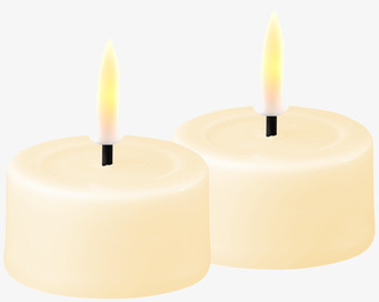 Bild av två realistiska LED-värmeljus i krämfärg