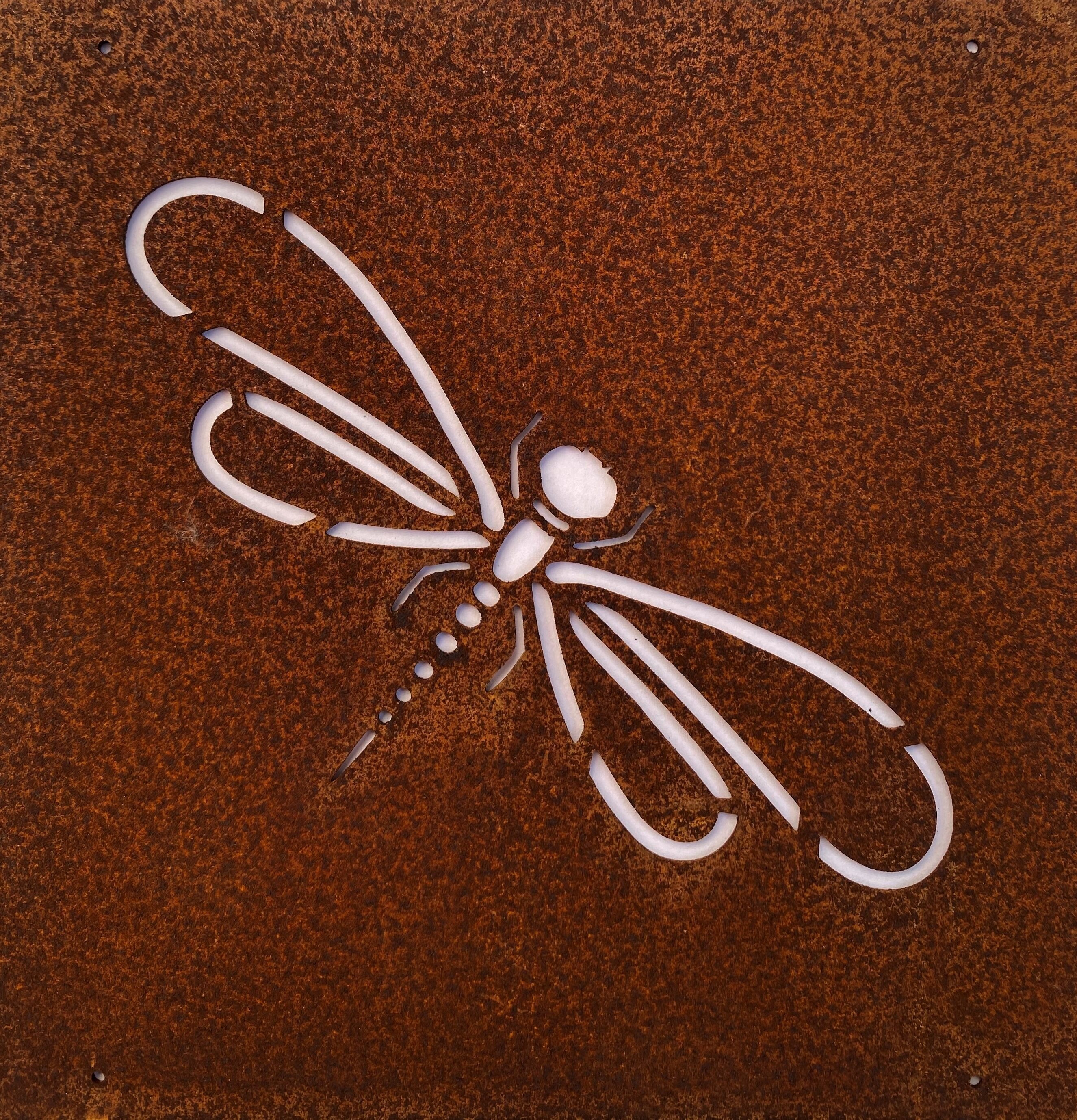 Skylt Slända (armeringsnät) från Lind Decoration, rostig