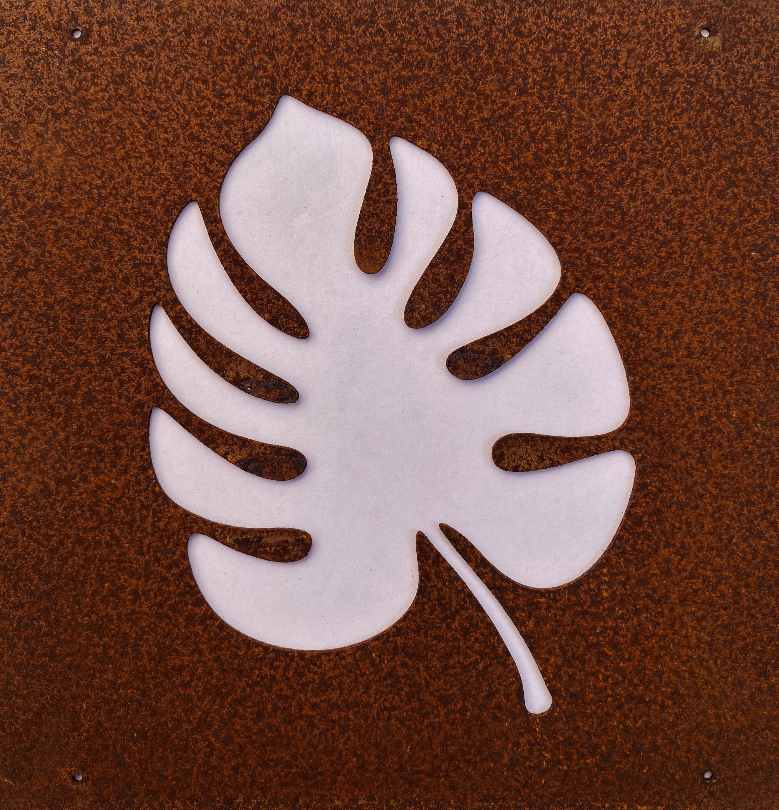 Bild av stiliserat monsterablad på armeringsnät