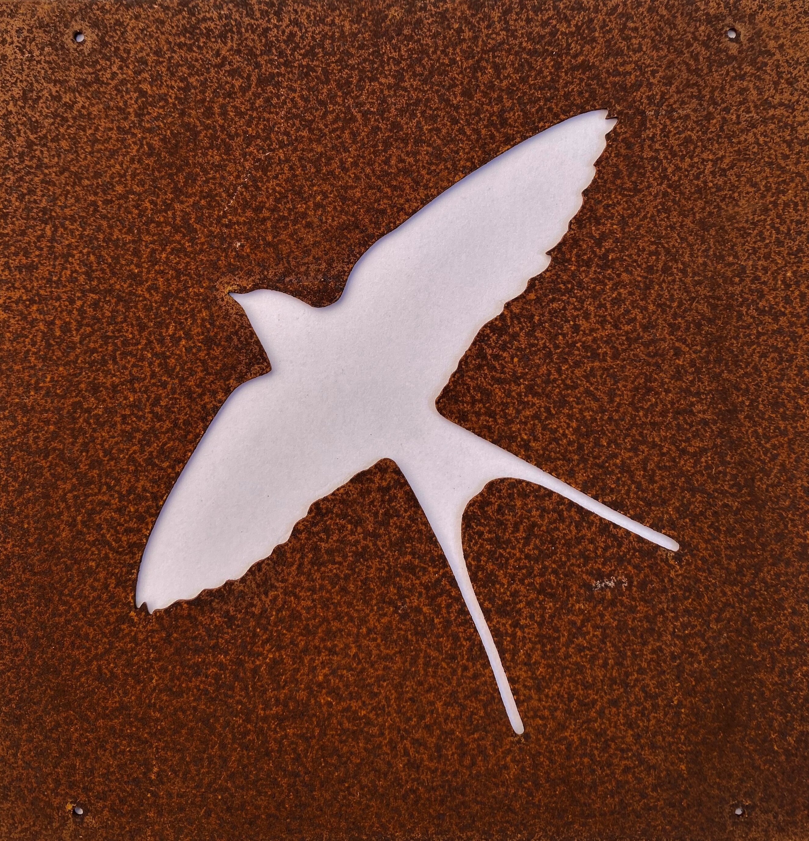 Skylt Svala (armeringsnät) från Lind Decoration med svala