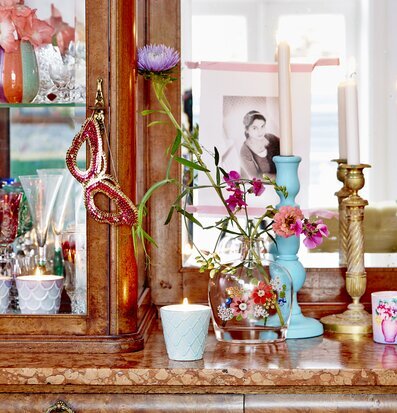 Bild av stilfullt arrangemang med harmonisk känsla