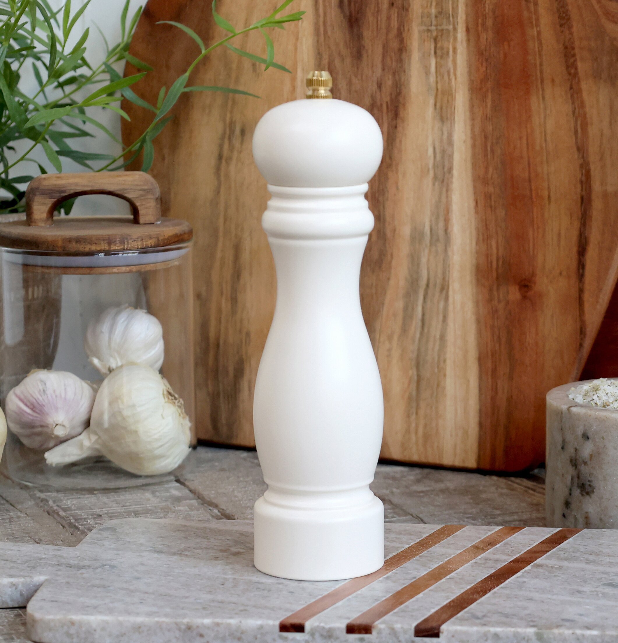 Foto av hemtrevlig köksscen med rustik charm