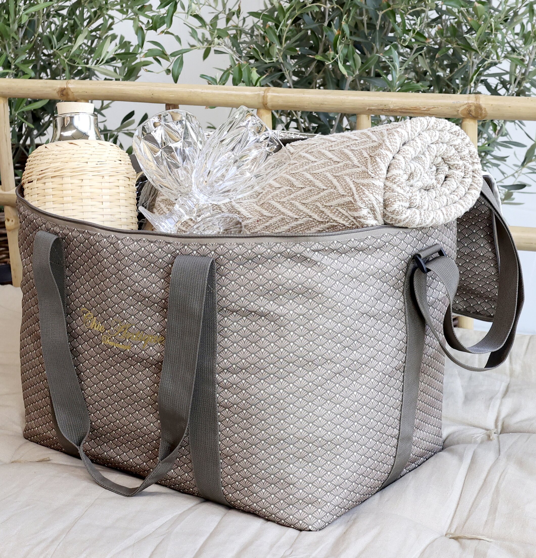 Kylväska Med Handtag & Axelrem från Chic Antique utomhus