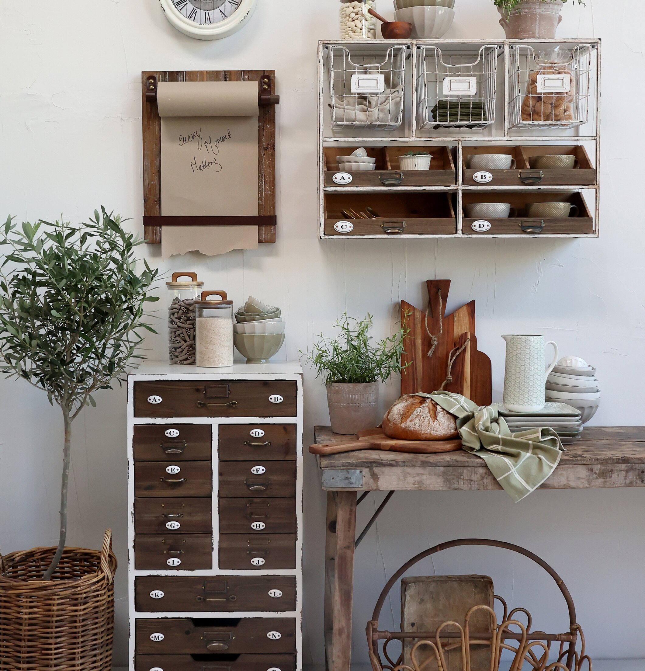 Bild av rustik interiör med funktionell design