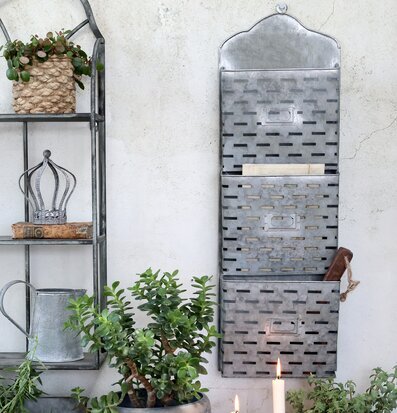 Foto av vintage tidningsställ i antique zink