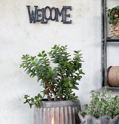 Bild av smakfullt stilleben med antik inredningsstil