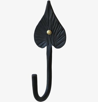 Foto av en rustik krok med bladmotiv i antik svart