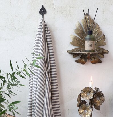 Bild av stilfullt arrangemang med antik inredning