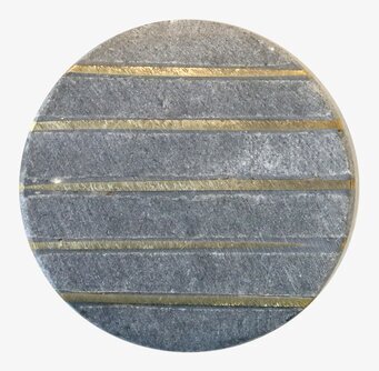 Bild av elegant marmorknopp med mässingsdetaljer