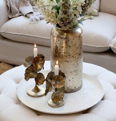 Bild av stilfullt vardagsrum med eleganta detaljer