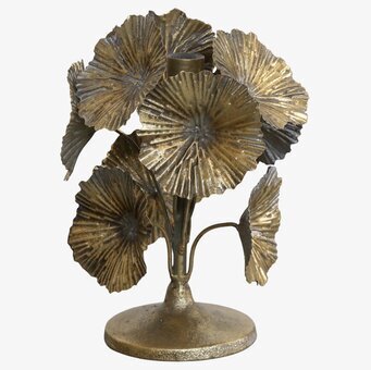 Foto av antik mässingsljusstake med blommig design