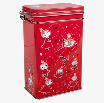 Foto av röd kaffeburk med Lilla My och hjärtan