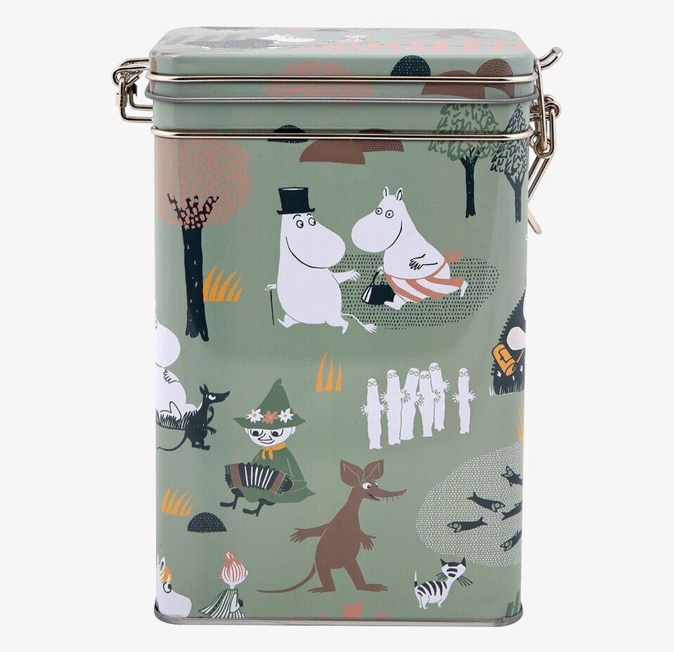 Foto av kaffeburk med muminkaraktärer och skogstema