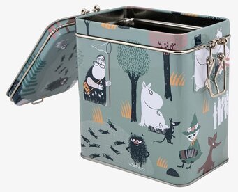 Bild av rektangulär burk med Muminmotiv i skogen