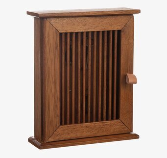 Bild av elegant brunt tränyckelskåp med ribbdesign