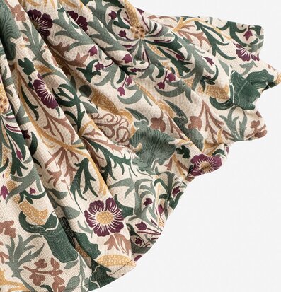 Bild av färgglatt och detaljrikt tygstycke i lampa