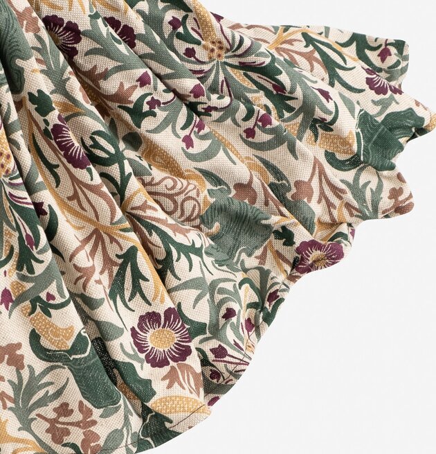 Bordslampa Neferet från Skitso med blommig mönstrad skärm