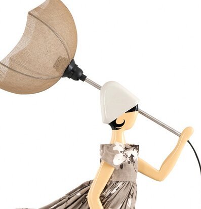 Bild av unik bordslampa med skulptural estetik