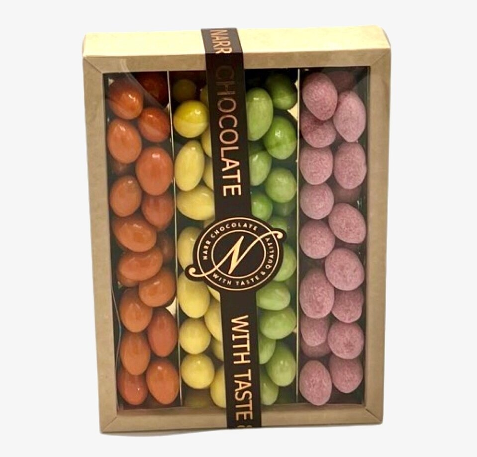 Ask Fyra Smaker Lång från Narr Chocolate i genomskinlig ask