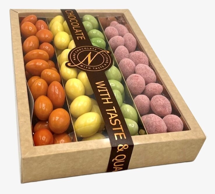 Ask Fyra Smaker Lång från Narr Chocolate med fyra dragéer