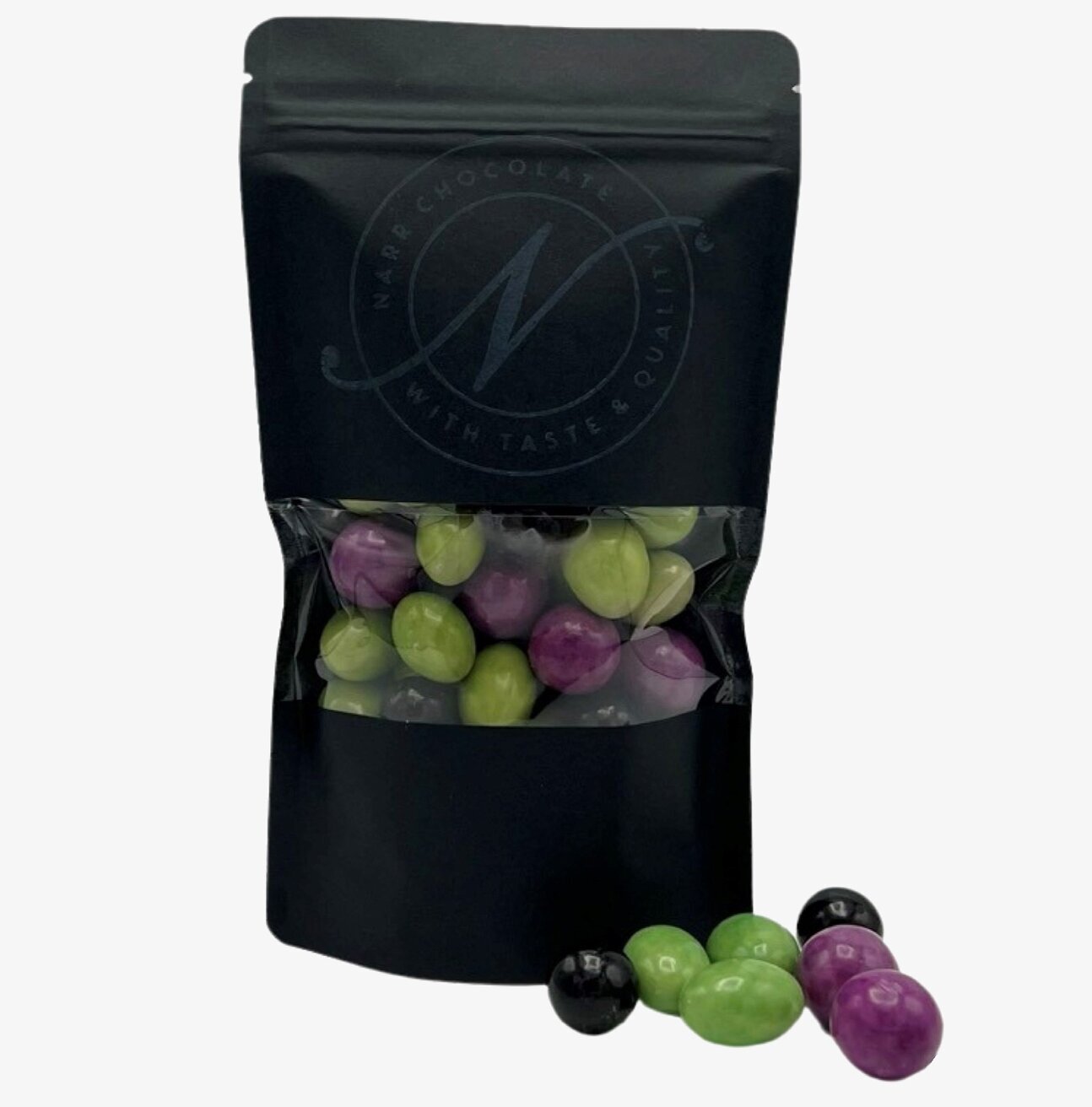 Bild av elegant chokladförpackning med färgglada kulor