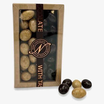 Foto av lyxiga chokladgodisar med tiramisu och havssalt