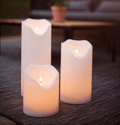 Bild av LED-blockljus i hemtrevlig utomhusmiljö