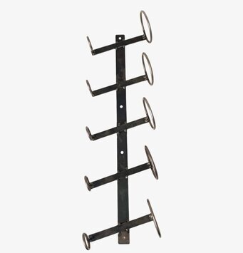 Foto av rustikt vinställ i smide för fem flaskor