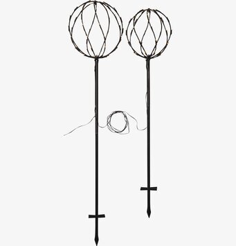 Bild av eleganta utomhusdekorationer med sfäriskt ljus