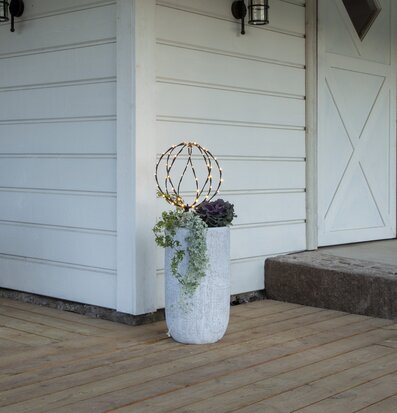 Bild av charmig veranda med stämningsfull belysning