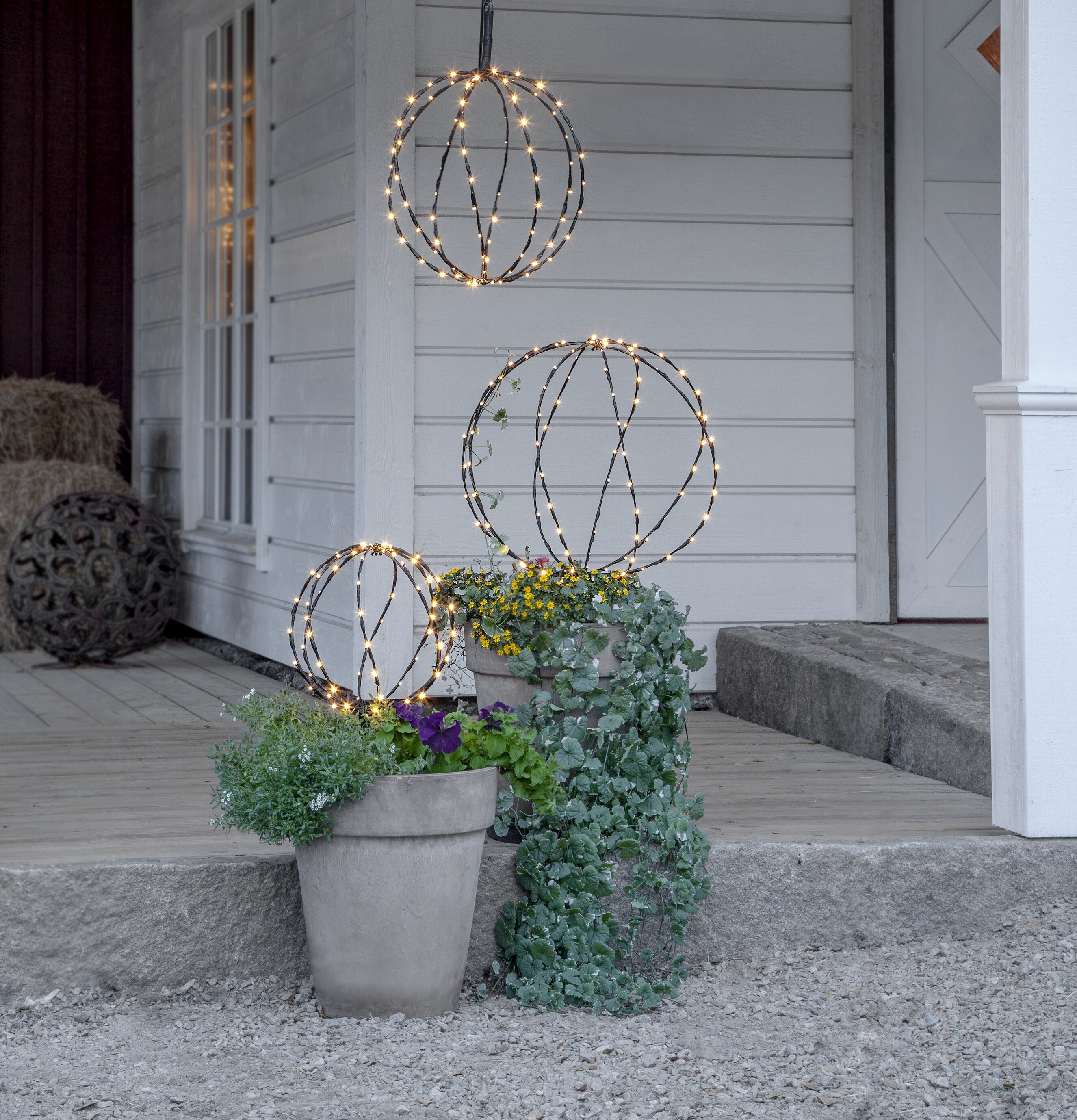 Utomhusdekoration Sphere Liten från Star Trading i trädgård