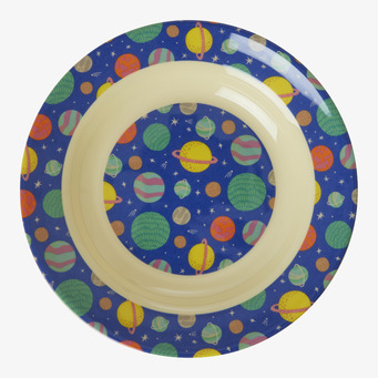 Bild av djup tallrik med kosmiskt stjärnmotiv