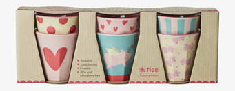 Bild av sex livfulla och fantasifulla små muggar