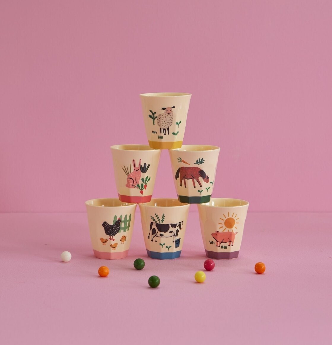 Små Muggar 6-pack - Farm Print från Rice, staplade med kulor