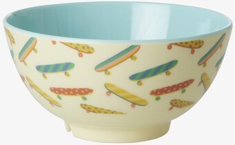 Bild av färgglad skål med skateboardmönster