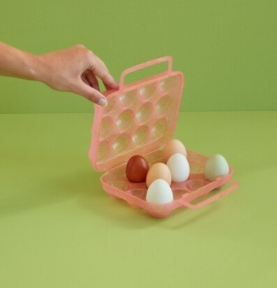 Bild av glittrig rosa äggbox med ägg i olika toner