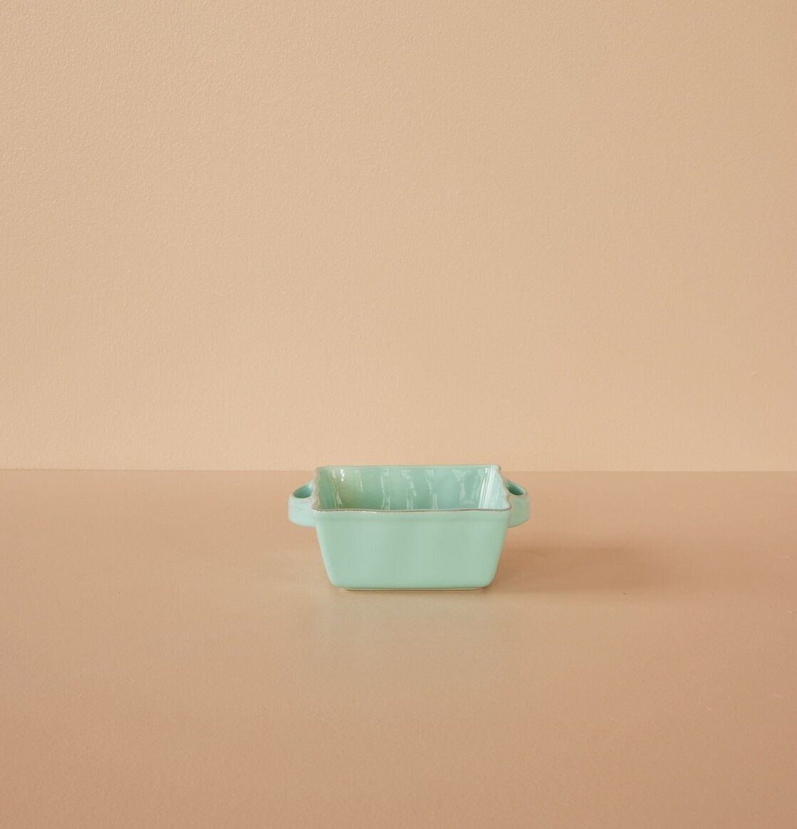 Bild av mintgrön ugnsform med stil och funktion