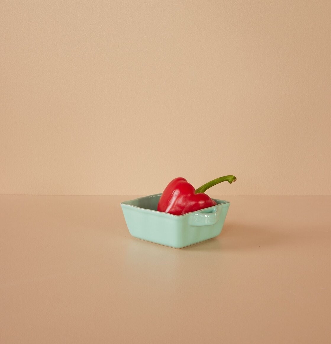 Ugnsform Small Mint från Rice med en röd paprika inuti