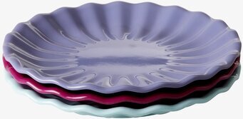 Bild av färgglada melamintallrikar med unik design